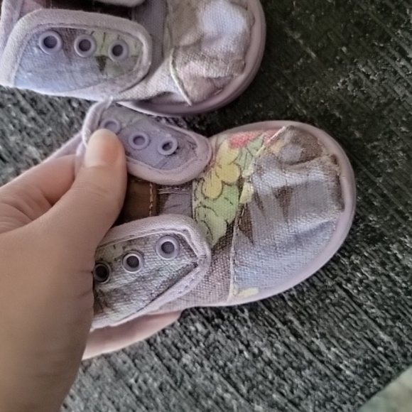 TOMS Slip-on Hawaiian Floral Sneakers - T6 - Picture 7 of 7